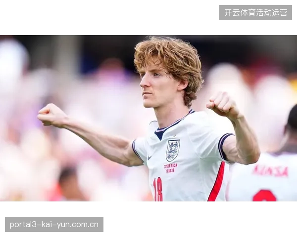 安东尼·戈登凭借犀利的边路突破为英格兰队制造点球并亲自主罚命中 安东尼·戈登凭借犀利的边路突破为英格兰队制造点球并亲自主罚命中